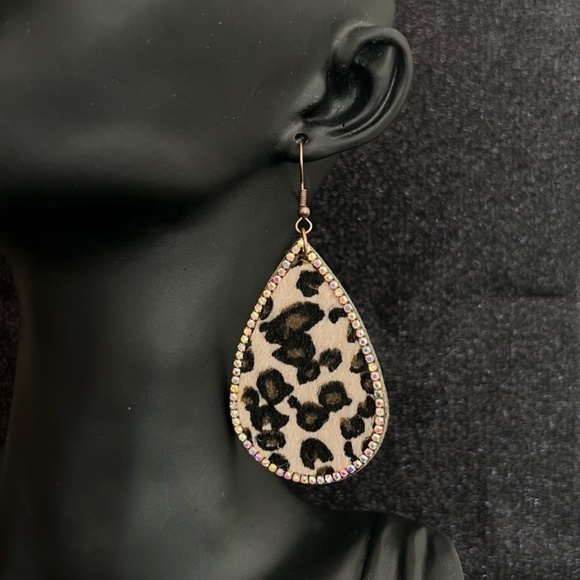 New Teardrop leopard With Shiny Rhinestones Earrings - Picture 2 of 4